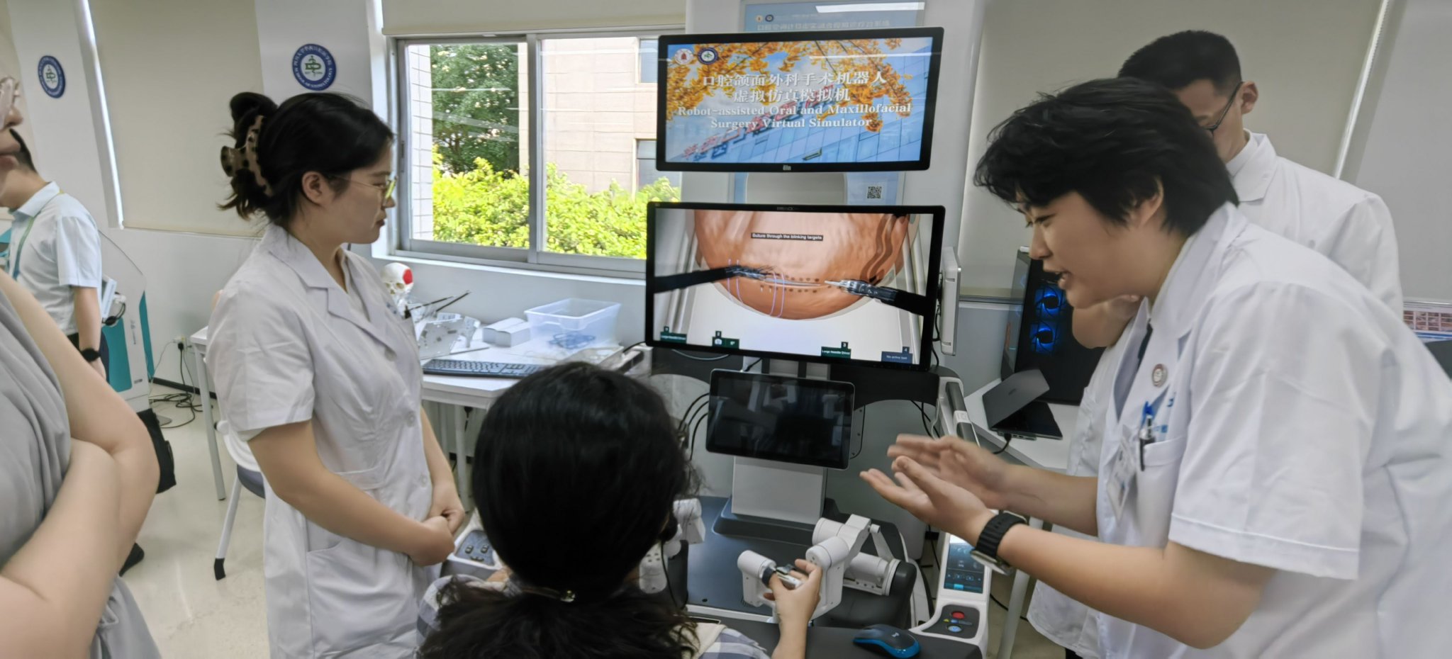     《证券日报》记者走进四川大学华西口腔医院 郭冀川/摄